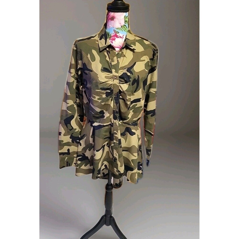 18 CENTIMETERS Women's camo long sleeve Tails button down shirt size Large